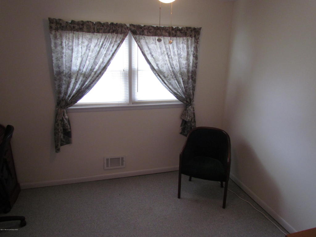 10 Mohawk Dr, Matawan, NJ 07747 photo 19