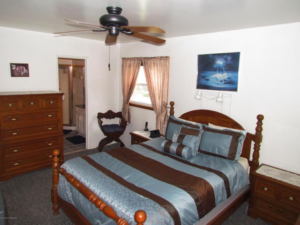 10 Mohawk Dr, Matawan, NJ 07747 photo 16