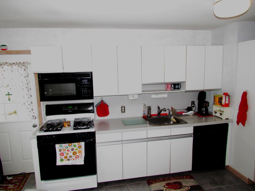 10 Mohawk Dr, Matawan, NJ 07747 photo 3