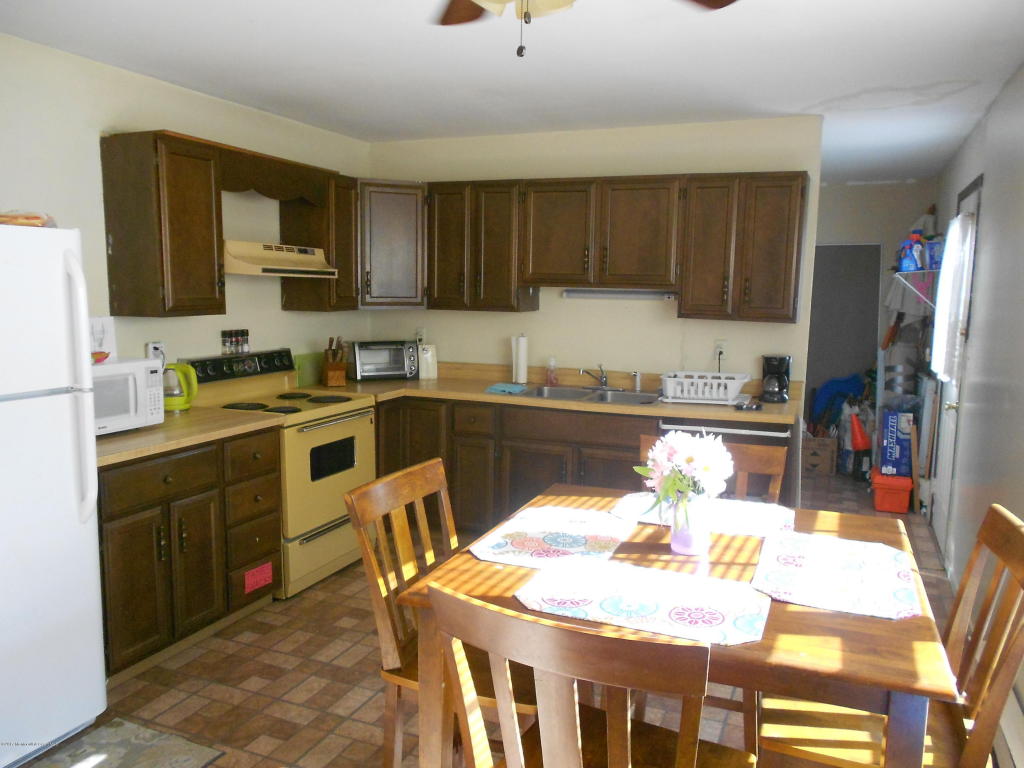 28 Barbara Ct, Waretown, NJ 08758 photo 2