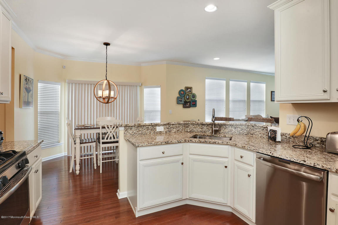  8 Birch St, Middletown, NJ 07748 photo 3