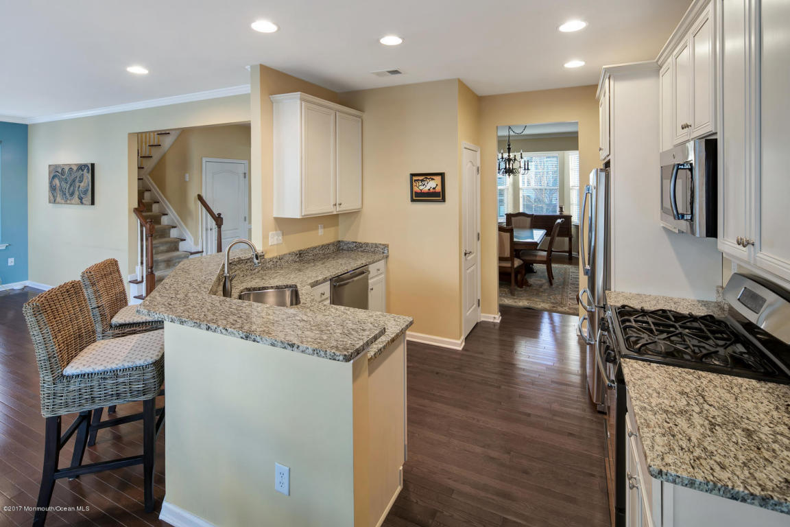  8 Birch St, Middletown, NJ 07748 photo 2