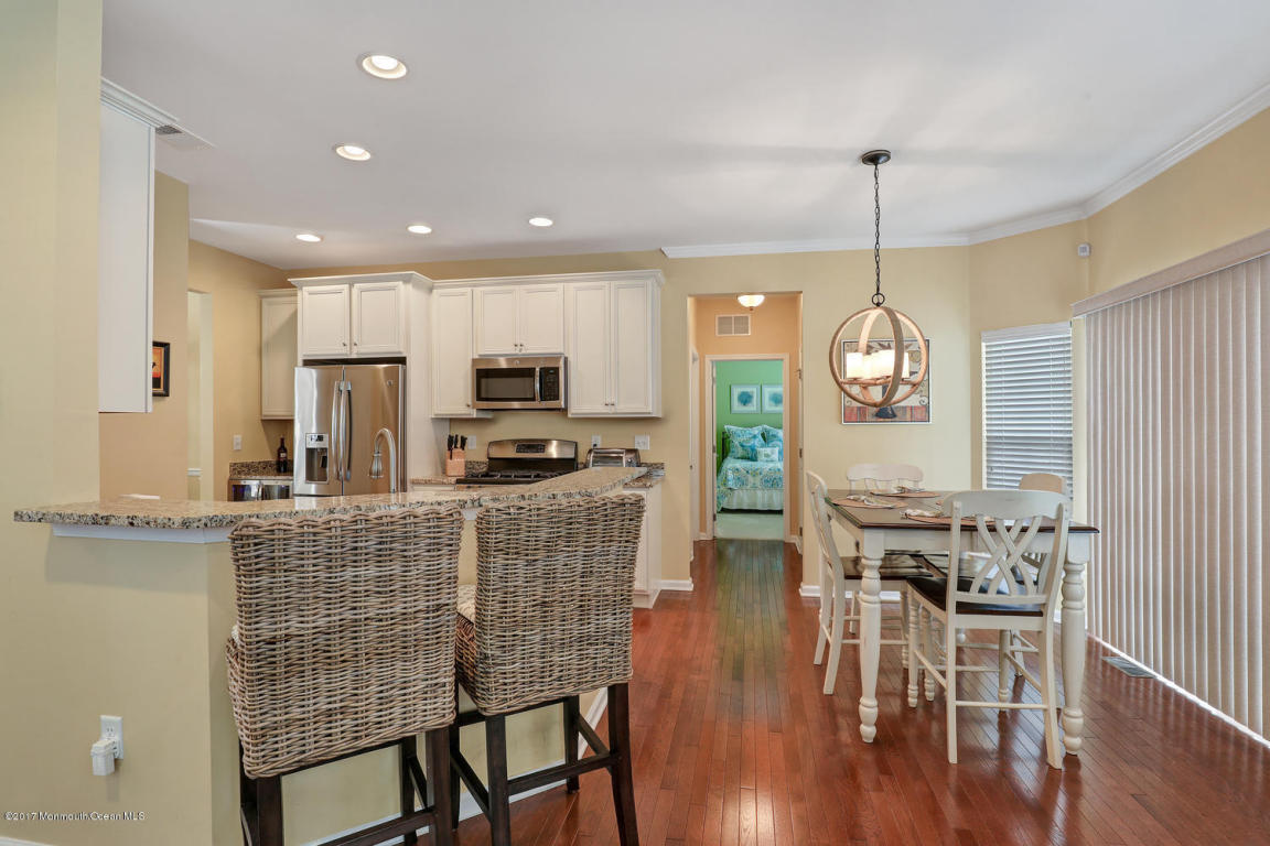  8 Birch St, Middletown, NJ 07748 photo 4