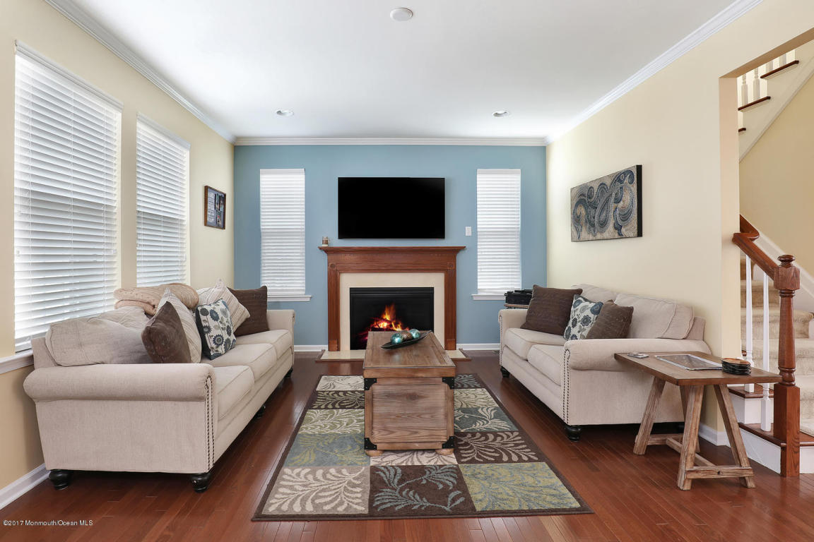  8 Birch St, Middletown, NJ 07748 photo 5