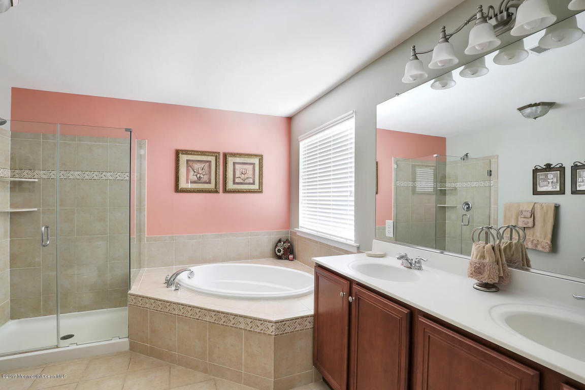  8 Birch St, Middletown, NJ 07748 photo 10
