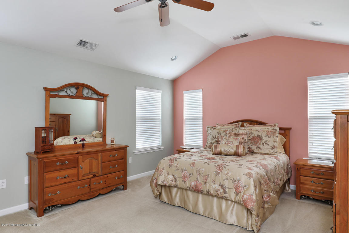  8 Birch St, Middletown, NJ 07748 photo 9