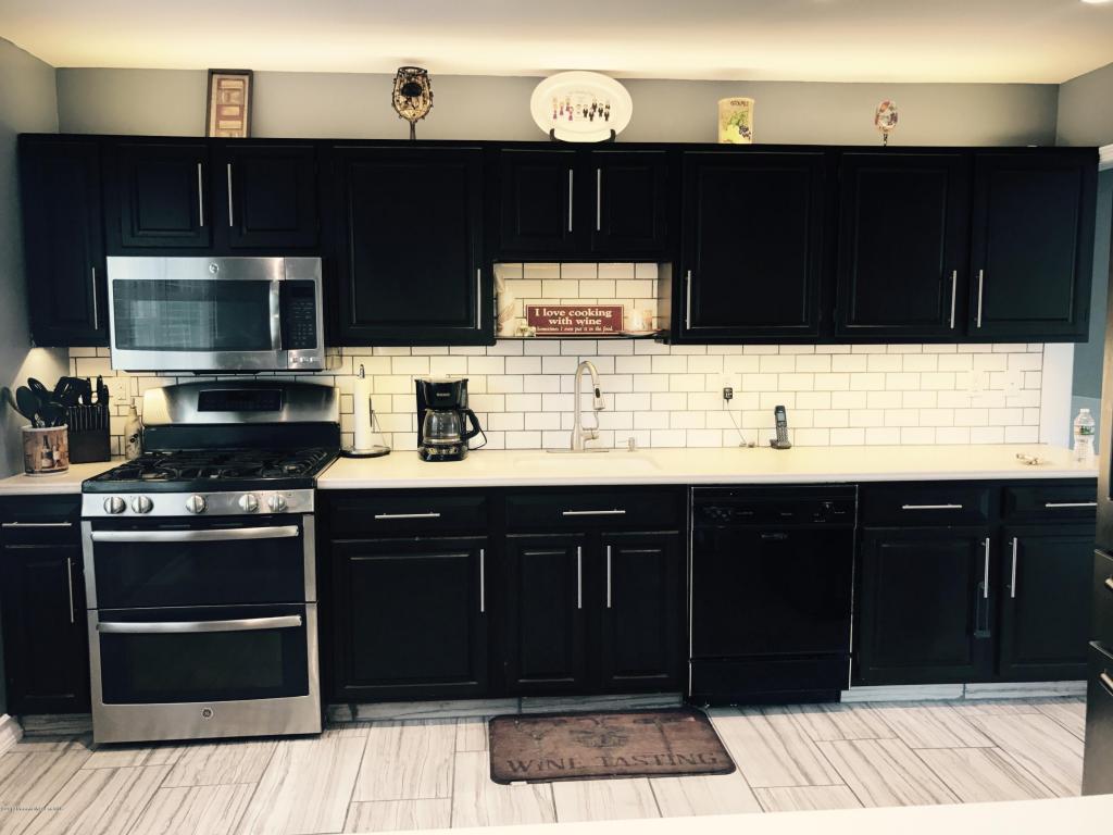 5 Mohawk Dr, Matawan, NJ 07747 photo 4