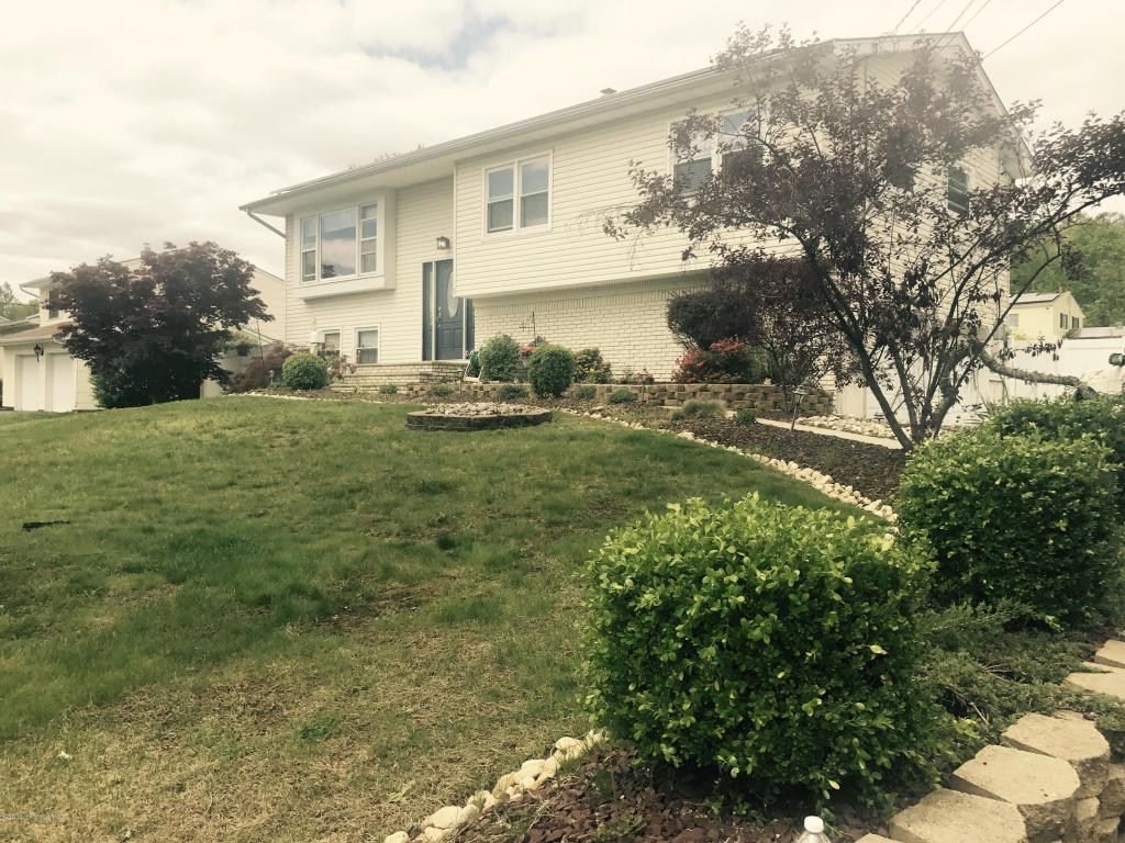 5 Mohawk Dr, Matawan, NJ 07747 photo 2