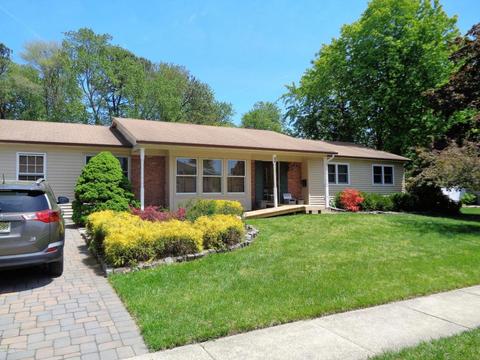 25 Pepperridge Rd, Howell, NJ 07731 photo 1
