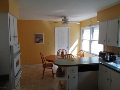 25 Pepperridge Rd, Howell, NJ 07731 photo 4