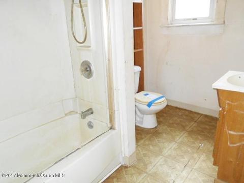 8 Center Ave, Leonardo, NJ 07737 photo 3