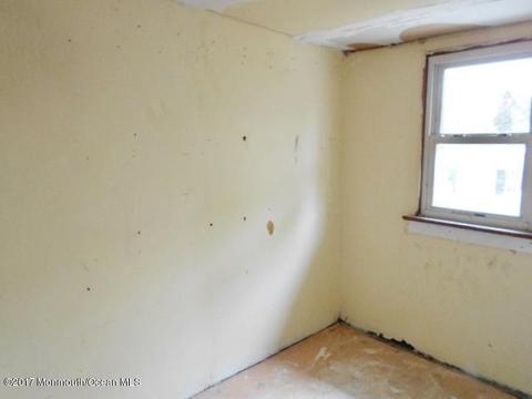 8 Center Ave, Leonardo, NJ 07737 photo 4