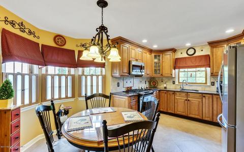 49 Jonathan Dr, Tinton Falls, NJ 07753 photo 6