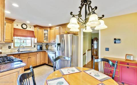 49 Jonathan Dr, Tinton Falls, NJ 07753 photo 9