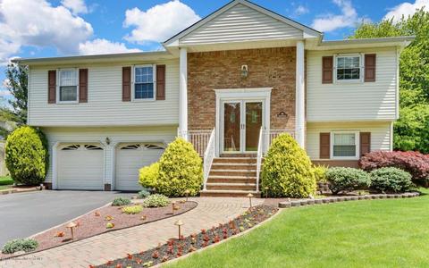 49 Jonathan Dr, Tinton Falls, NJ 07753 photo 1