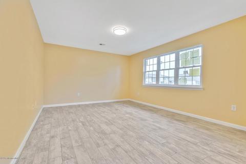 3 Valery Rd, Matawan, NJ 07747 photo 6