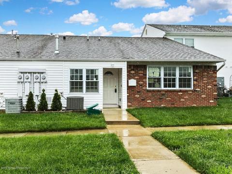3 Valery Rd, Matawan, NJ 07747 photo 2