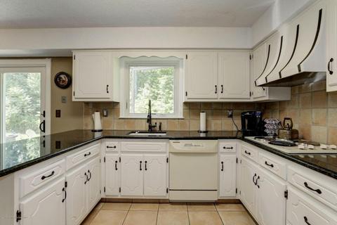 19 Tara Dr, Matawan, NJ 07747 photo 11