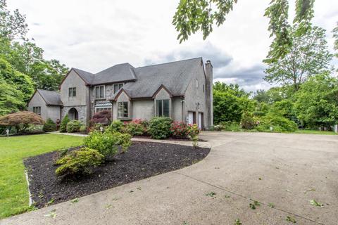 8 Emory Pl, Holmdel, NJ 07733 photo 2