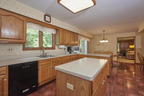 13 Constitution Dr, Middletown, NJ 07748 photo 4