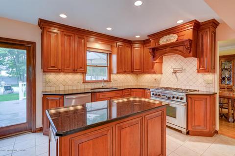 10 Elm Pl, Matawan, NJ 07747 photo 2