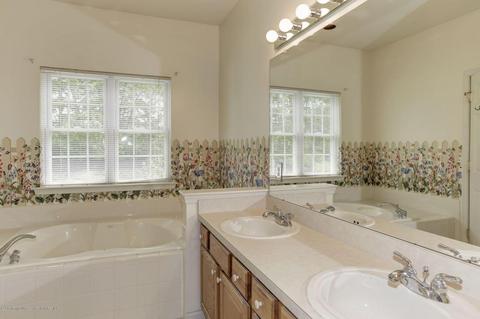23 Rumson Ct, Waretown, NJ 08758 photo 13