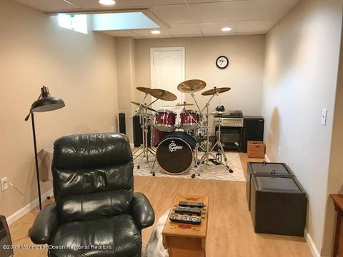 17 Christopher Dr, Howell, NJ 07731 photo 28