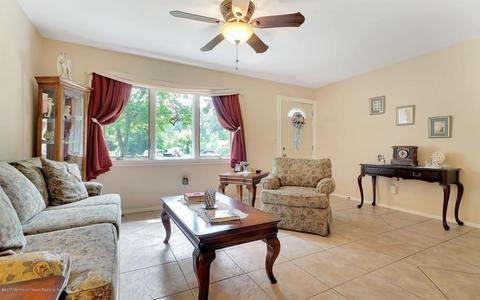 1 Eisenhower Ct, Matawan, NJ 07747 photo 3