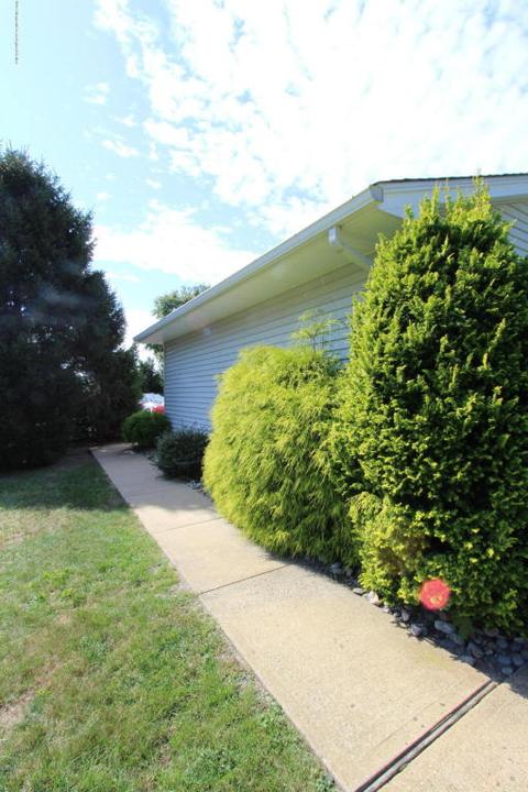 7 Amy Ct, Brick, NJ 08724 photo 3