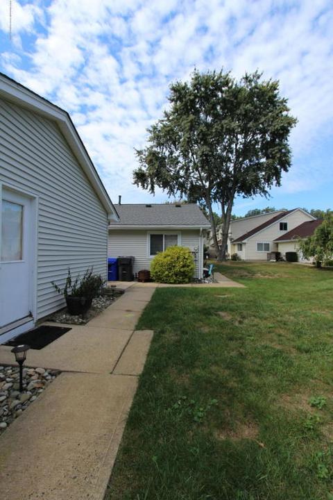 7 Amy Ct, Brick, NJ 08724 photo 2