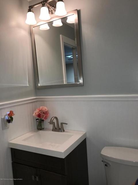 111 Hamilton Ave, Middletown, NJ 07748 photo 8