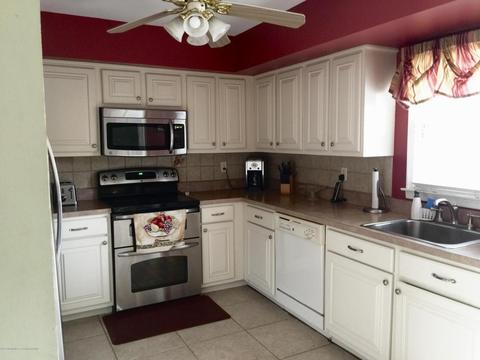 33 Colonial Ct, Jackson, NJ 08527 photo 3
