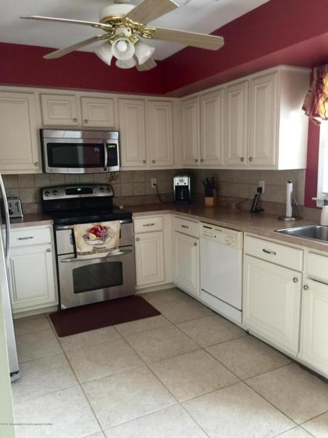 33 Colonial Ct, Jackson, NJ 08527 photo 2