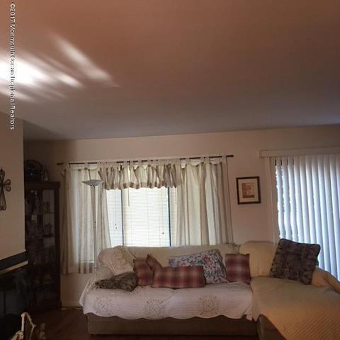 105 Sandra Pl, Brick, NJ 08724 photo 3