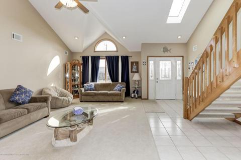 22 Longpoint Dr, Brick, NJ 08723 photo 2