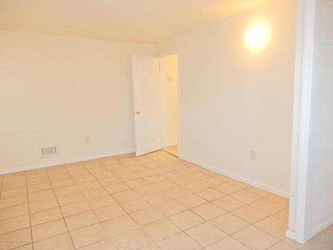 8 E Maple St, Colonia, NJ 07067 photo 18