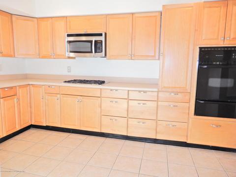 8 E Maple St, Colonia, NJ 07067 photo 4