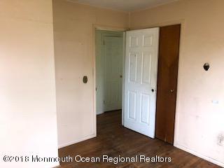 6 Acker Dr, Middletown, NJ 07748 photo 2