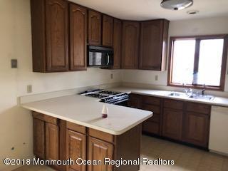 6 Acker Dr, Middletown, NJ 07748 photo 5