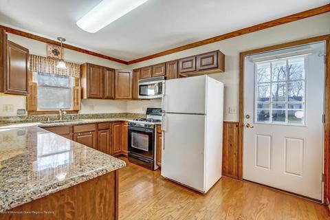 31 Frank Applegate Rd, Jackson, NJ 08527 photo 2
