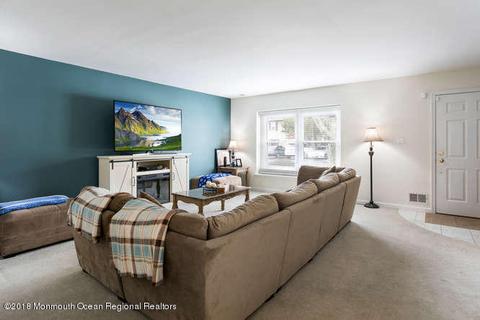 13 Colonial Ct, Jackson, NJ 08527 photo 2