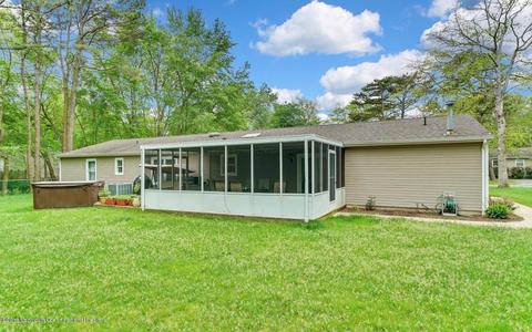 41 Willow St, Waretown, NJ 08758 photo 4