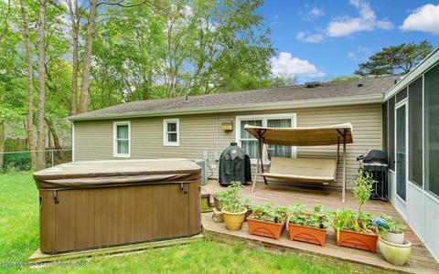 41 Willow St, Waretown, NJ 08758 photo 7