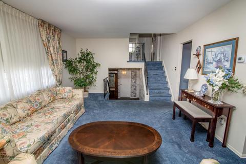 7 Mohawk Dr, Matawan, NJ 07747 photo 3