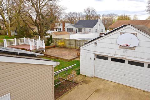 18 Edgewater Dr, Matawan, NJ 07747 photo 30