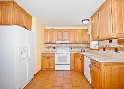 18 Edgewater Dr, Matawan, NJ 07747 photo 7