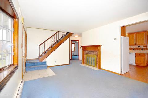 18 Edgewater Dr, Matawan, NJ 07747 photo 4
