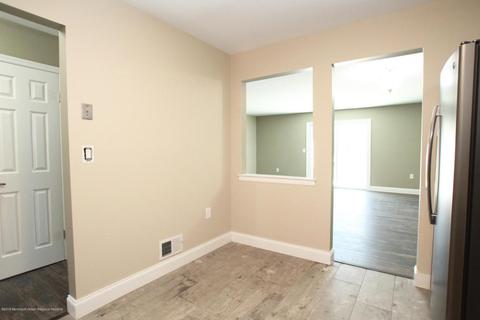 9 Bramble Ln, Matawan, NJ 07747 photo 5