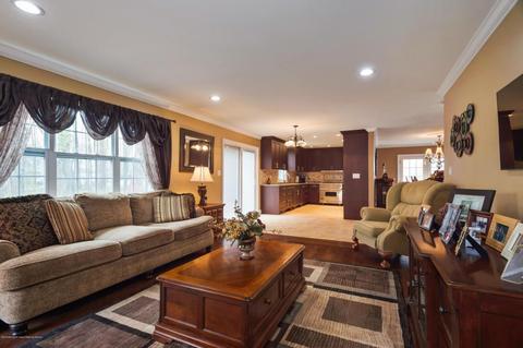 17 Walnut Ct, Matawan, NJ 07747 photo 7