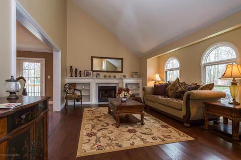 17 Walnut Ct, Matawan, NJ 07747 photo 3